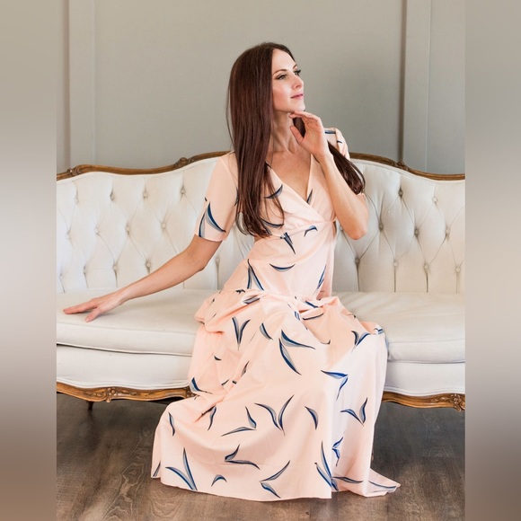 Full length dress with side cut outs! Perfect for spring/summer! - Picture 1 of 5